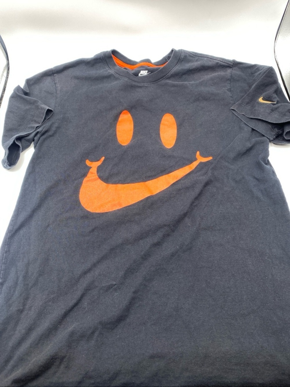 Nike Go The Extra Smile Graphic T-shirt Men gold Logo Red Short Sleeve Small